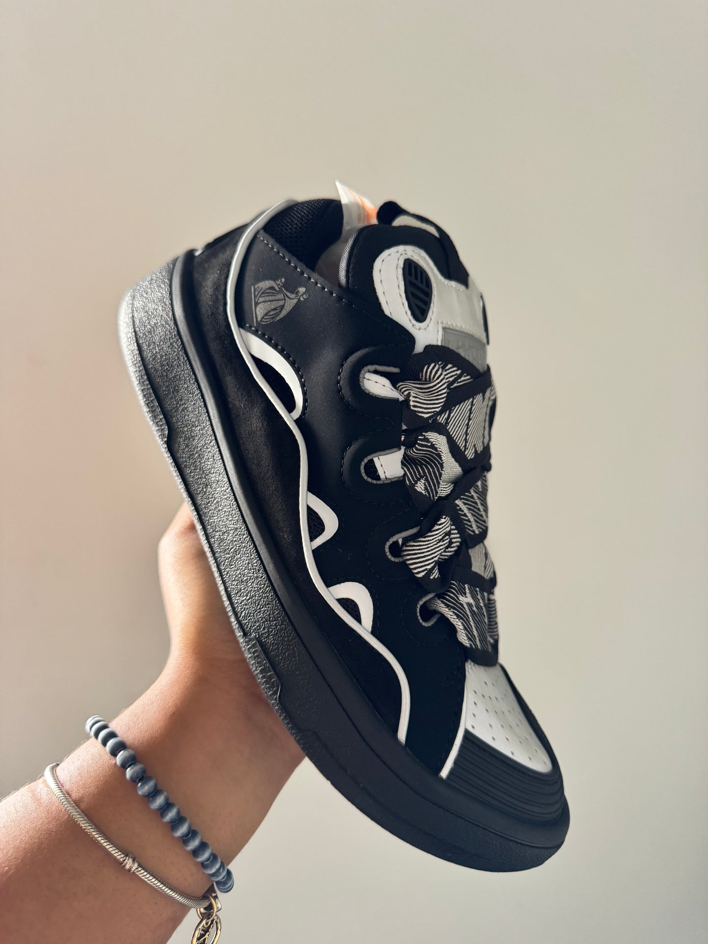 black thick lace sneaker